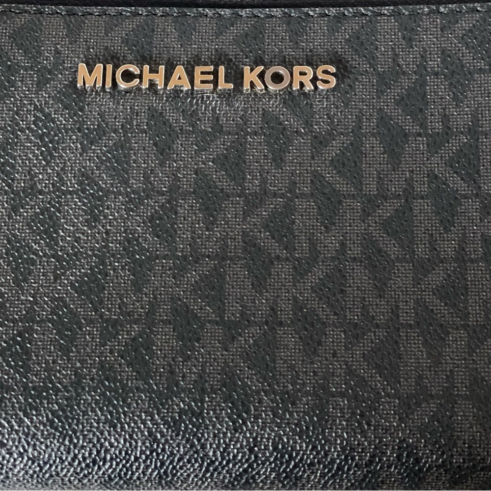 Michael Kors Signature Black Wallet